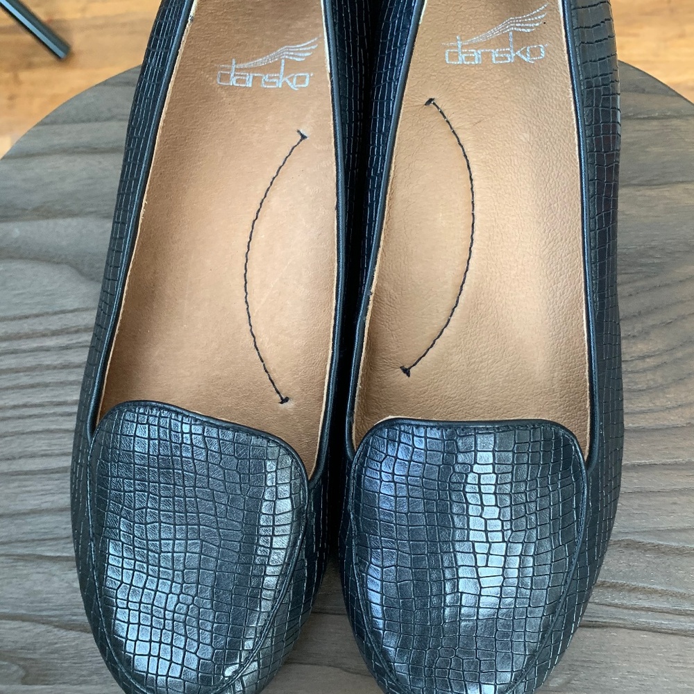 Dansko Size 37 Black Loafer Flats EUC